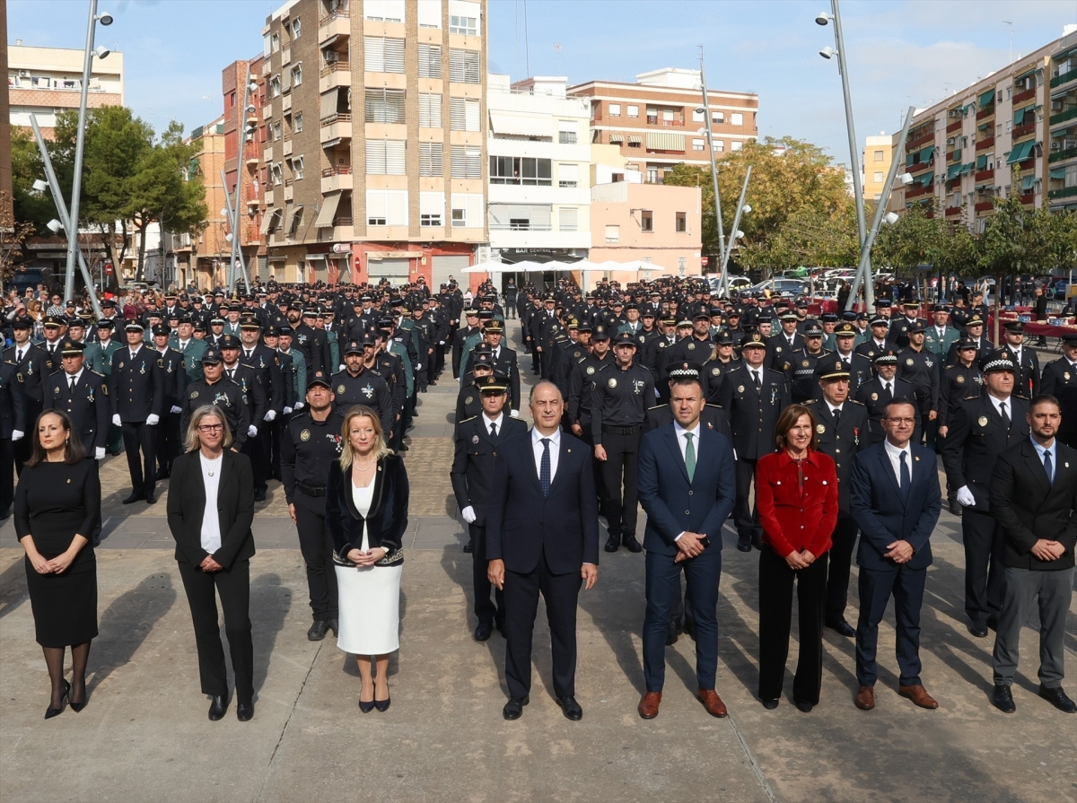 La Generalitat condecora a 513 agentes de las policías locales de la provincia