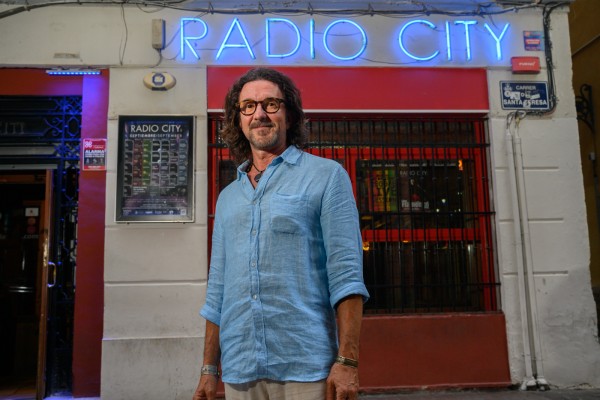 Luis lleva 30 años como un faro en el Radio City