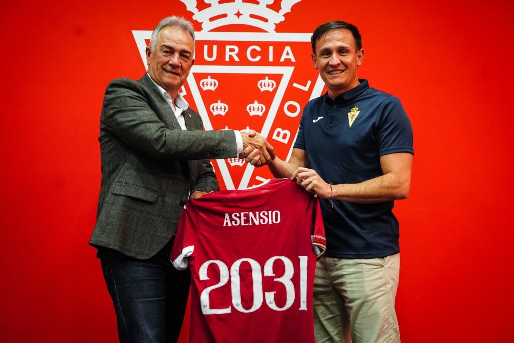 El Murcia renueva a Pedro Asensio como director de su cantera hasta 2031
