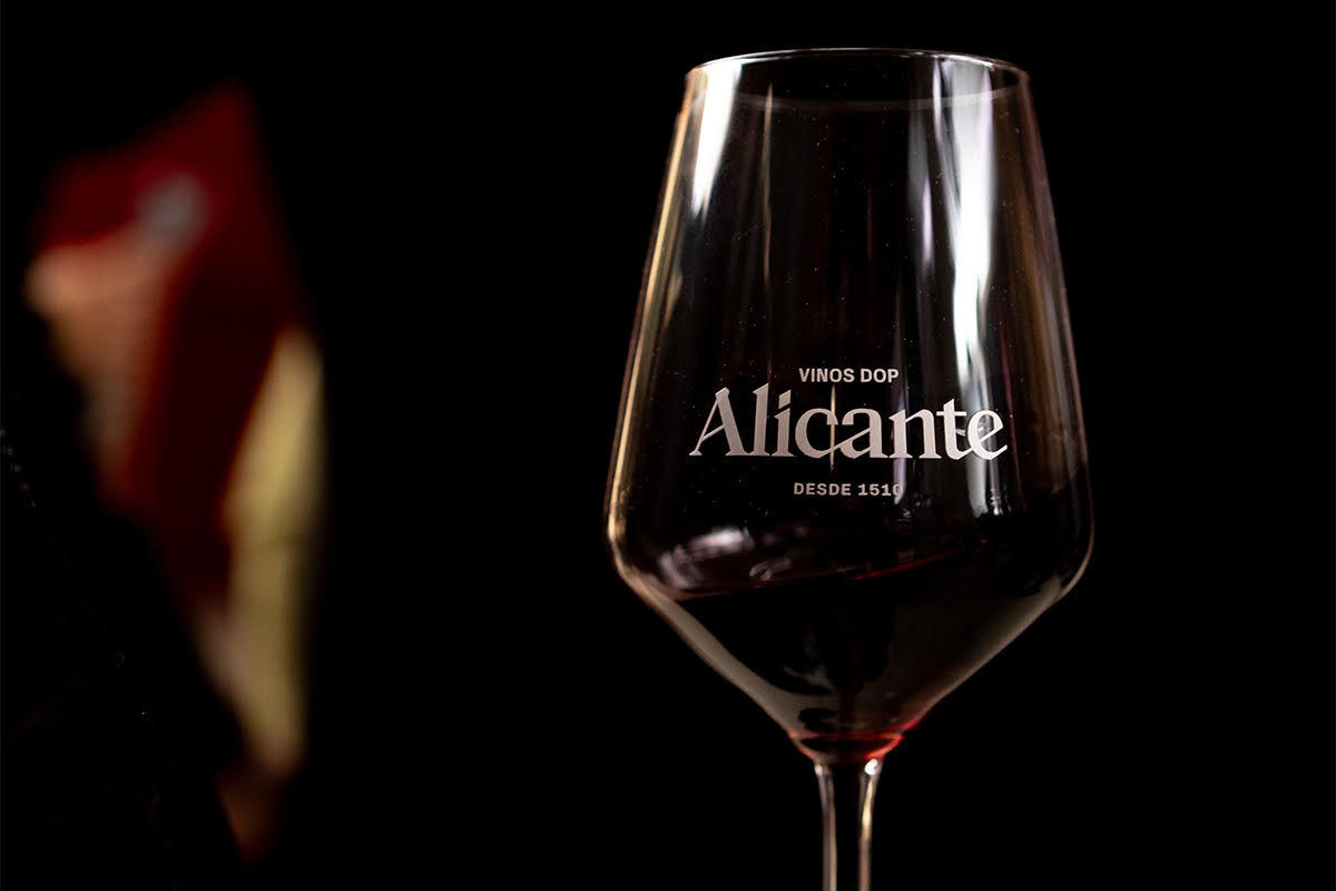 La Monastrell vuelve a cobrar protagonismo en Alicante entre relatos y catas