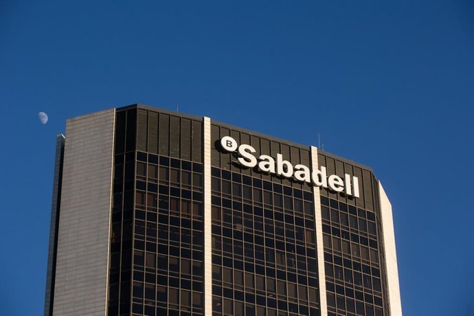 Banco Sabadell entrega este miércoles 300 acciones a cada empleados por el fracaso de la OPA