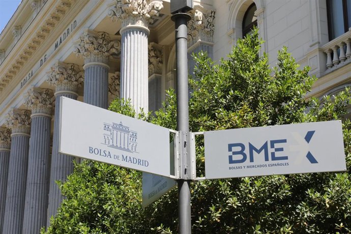 El Ibex 35 sube un 0,28% en la media sesión y se acerca a recuperar los 15.900 puntos