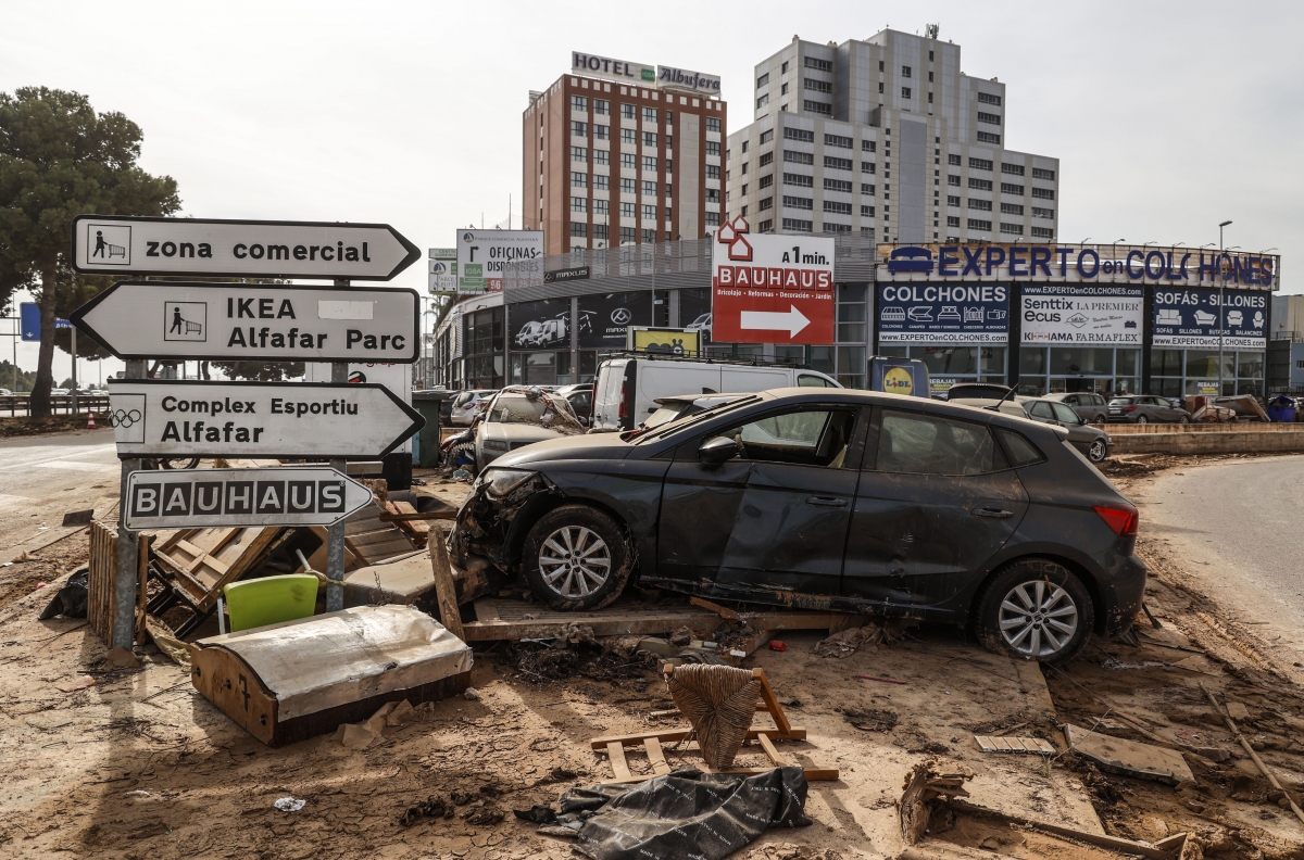 Entrada al polígono de Alfafar, destruido por la Dana. - Foto: ROBER SOLSONA/EP Entrada al polígono de Alfafar, destruido por la Dana.