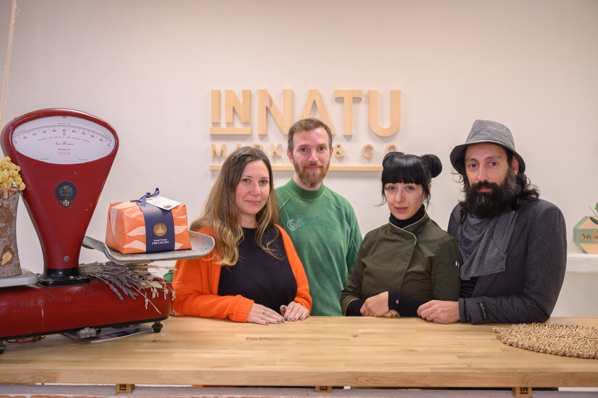 In Natu: el Mercado de Rojas Clemente inaugura un nuevo puesto que es una oda a la despensa mediterránea 