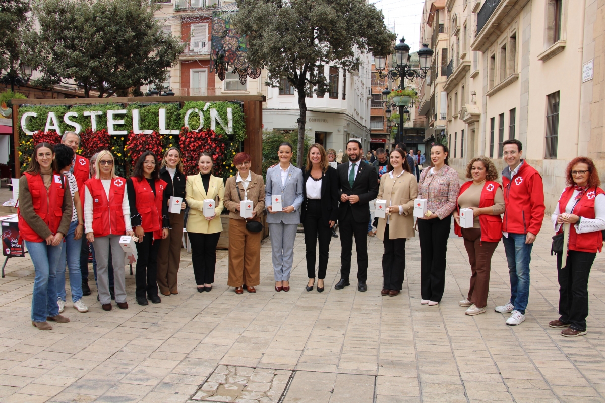 Castelló toma parte en el Día de la Banderita de la Cruz Roja y Carrasco pone en valor su 