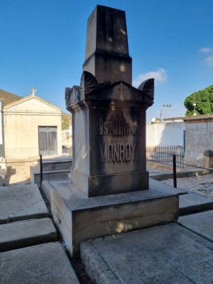 Cartagena recupera la memoria del poeta José Martínez Monroy con la restauración de su sepulcro