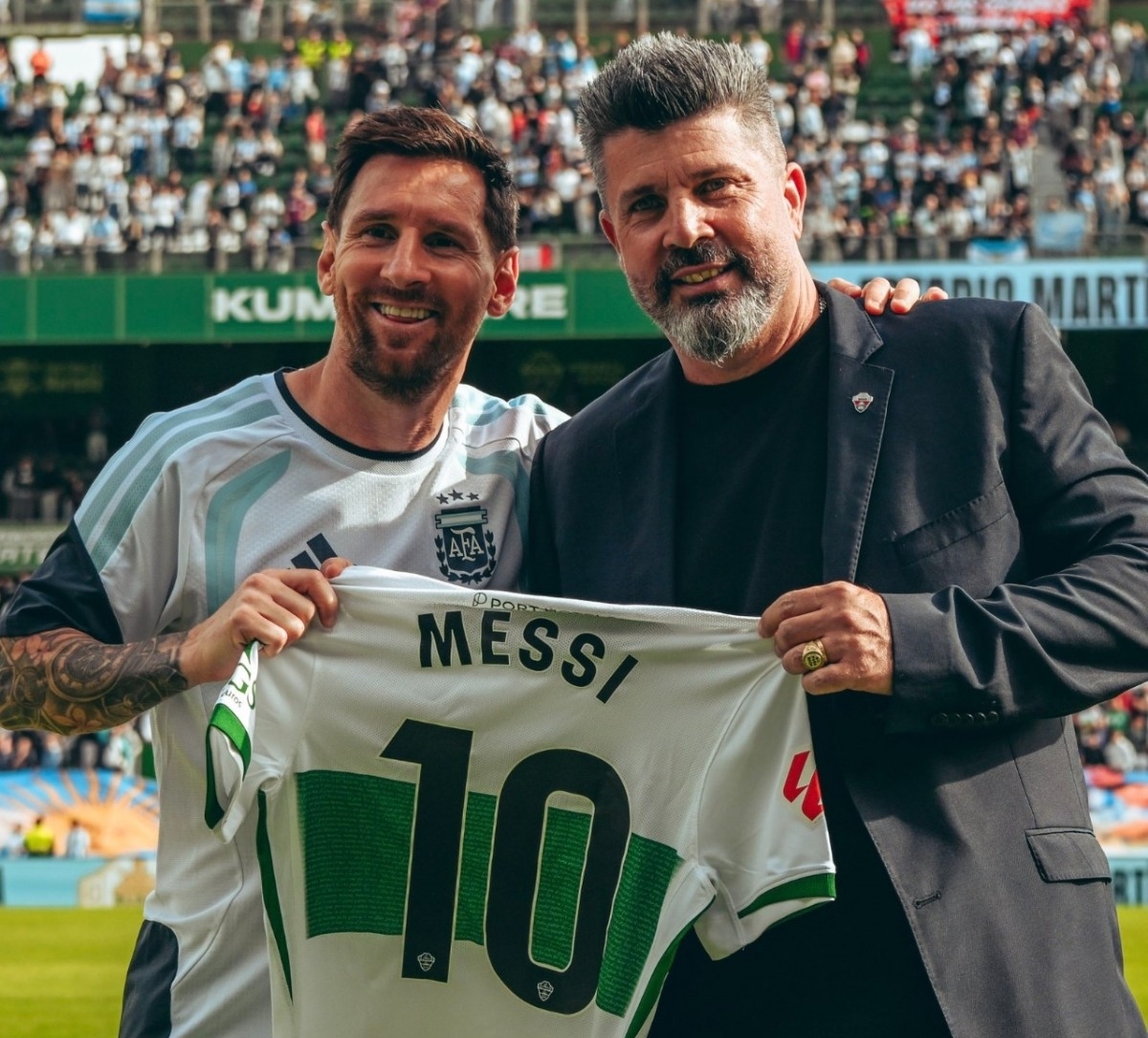 Messi ya tiene su camiseta del Elche
