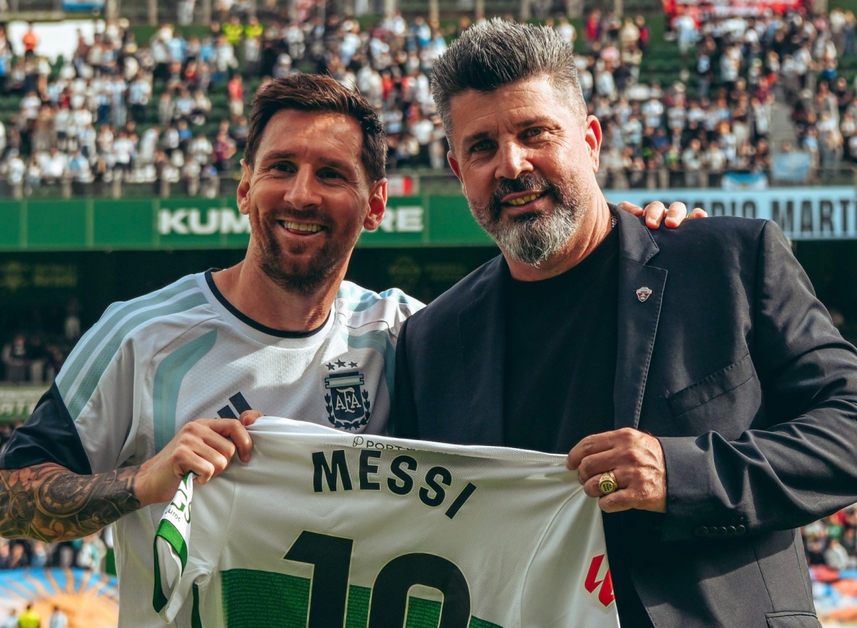 Messi ya tiene su camiseta del Elche CF
