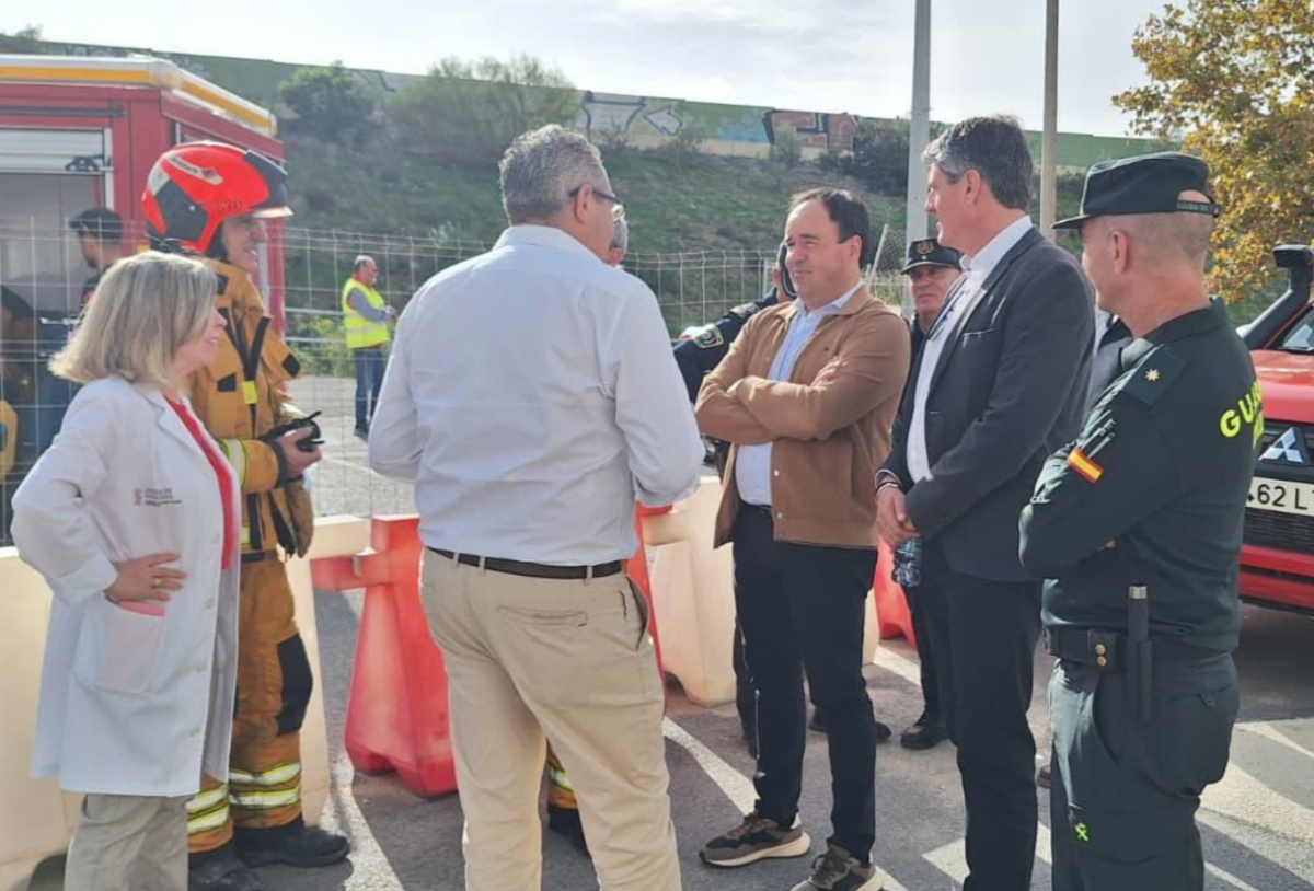 Pérez Llorca ya ejerce de presidente 'in pectore' con su visita a un incendio en la Vila
