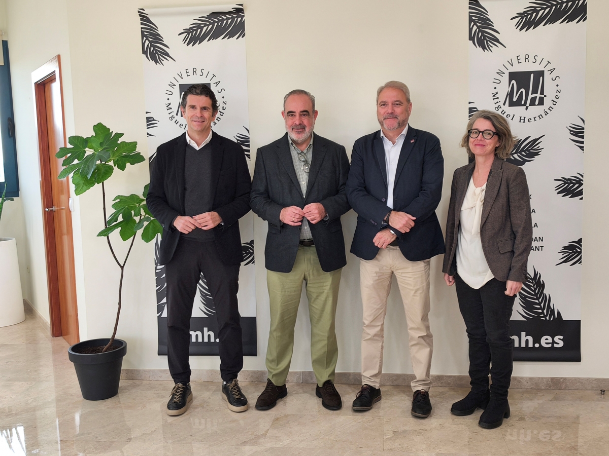 Firma del convenio entre Ineca y UMH.