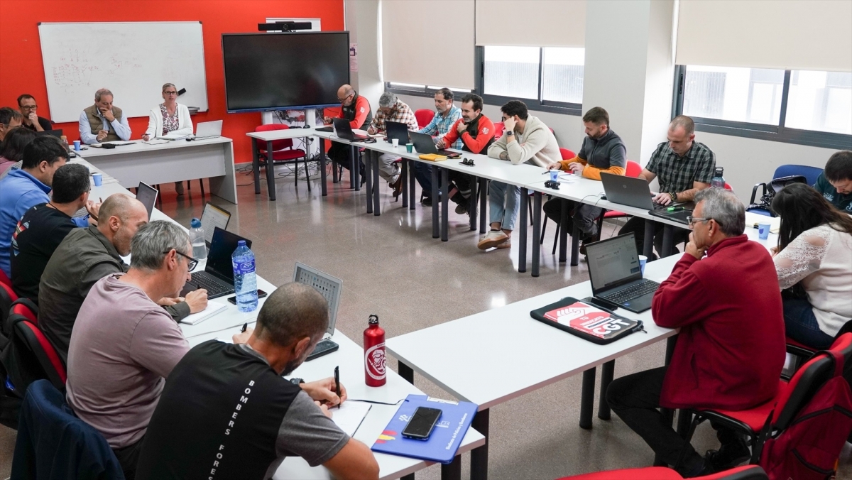 Emergencias impulsa una oferta de empleo público con 396 puestos para implantar el tercer turno de bomberos forestales