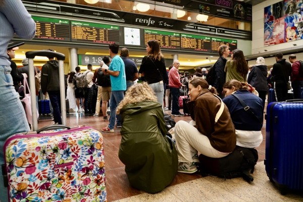 El Congreso aprueba que Renfe vuelva a indemnizar a partir de 15 minutos de retraso y la compañía busca vías jurídicas para evitarlo