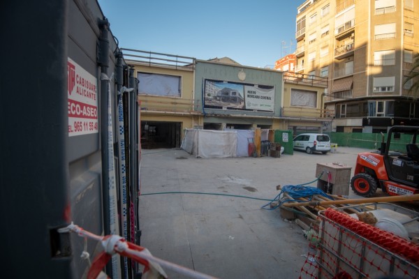 El próximo lunes empieza la retirada de amianto del Mercado de Elche: se recomienda evitar su perímetro