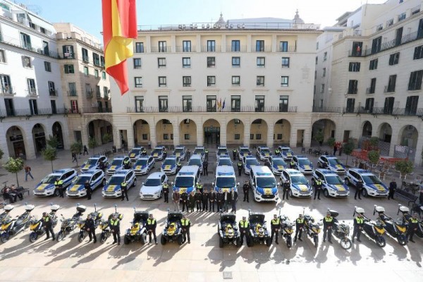 Alicante ultima la adquisición de nueve vehículos para la Policía Local entre cinco ofertas