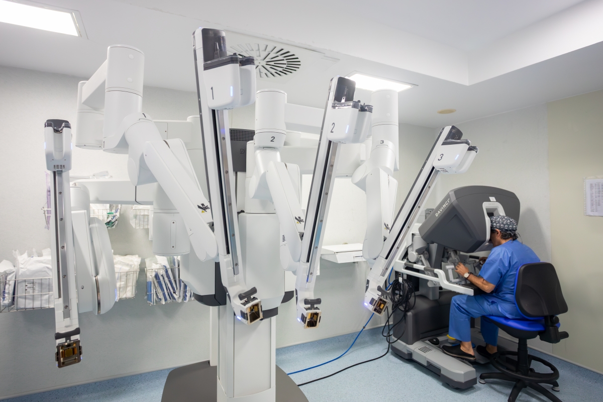 HLA Vistahermosa realiza las primeras intervenciones con el robot Da Vinci