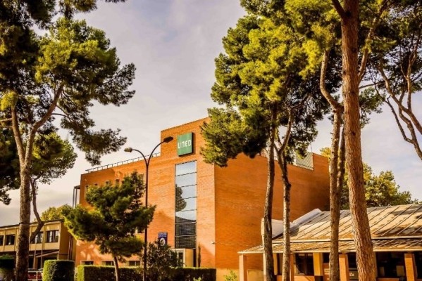 Uned Valencia aumenta casi un 6% su alumnado este curso hasta alcanzar 7.500 estudiantes