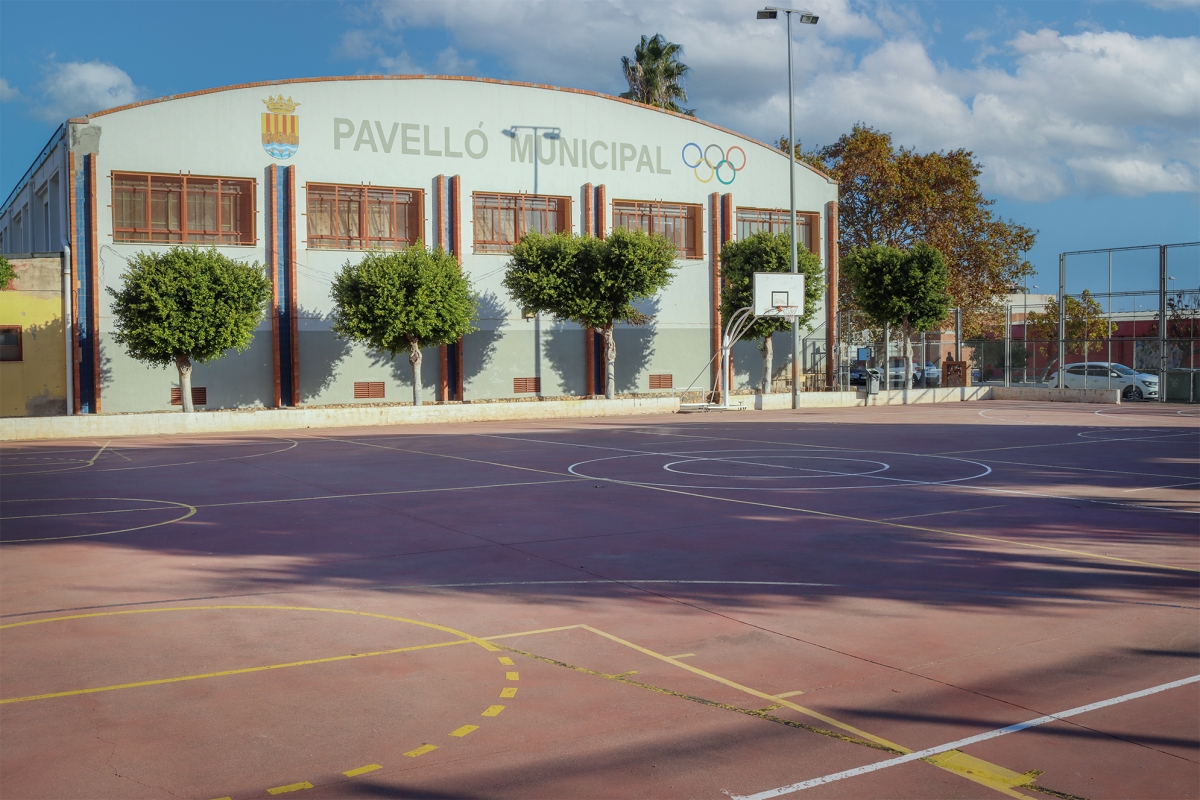 Más de 449.000 € y 8 meses: Onda avala el techado de la pista exterior del pabellón para ampliar su uso