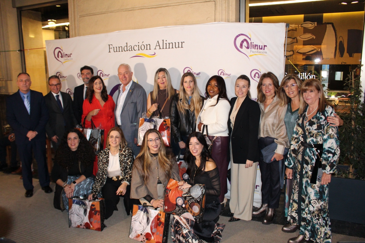 Asistentes a la presentación de Bolso Solidario Alinur 2 - 