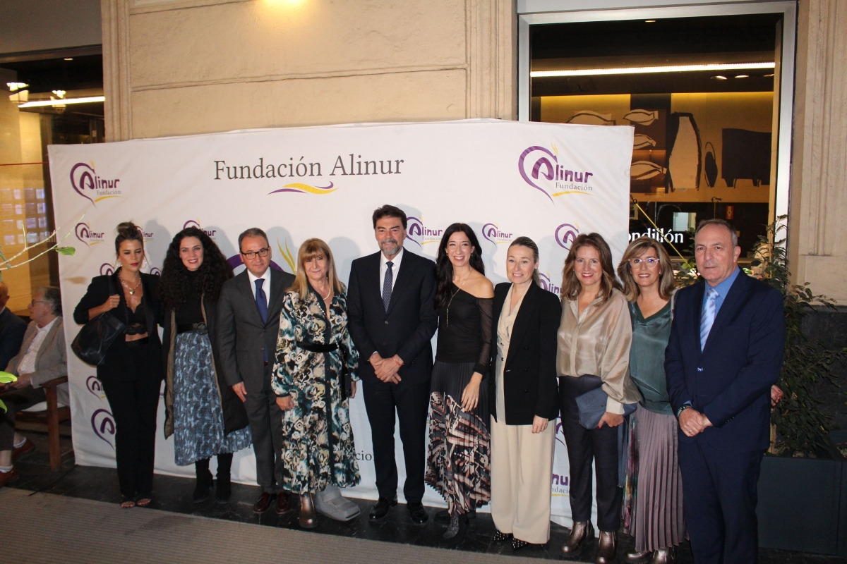 Asistentes a la presentacio?n de Bolso Solidario Alinur 2