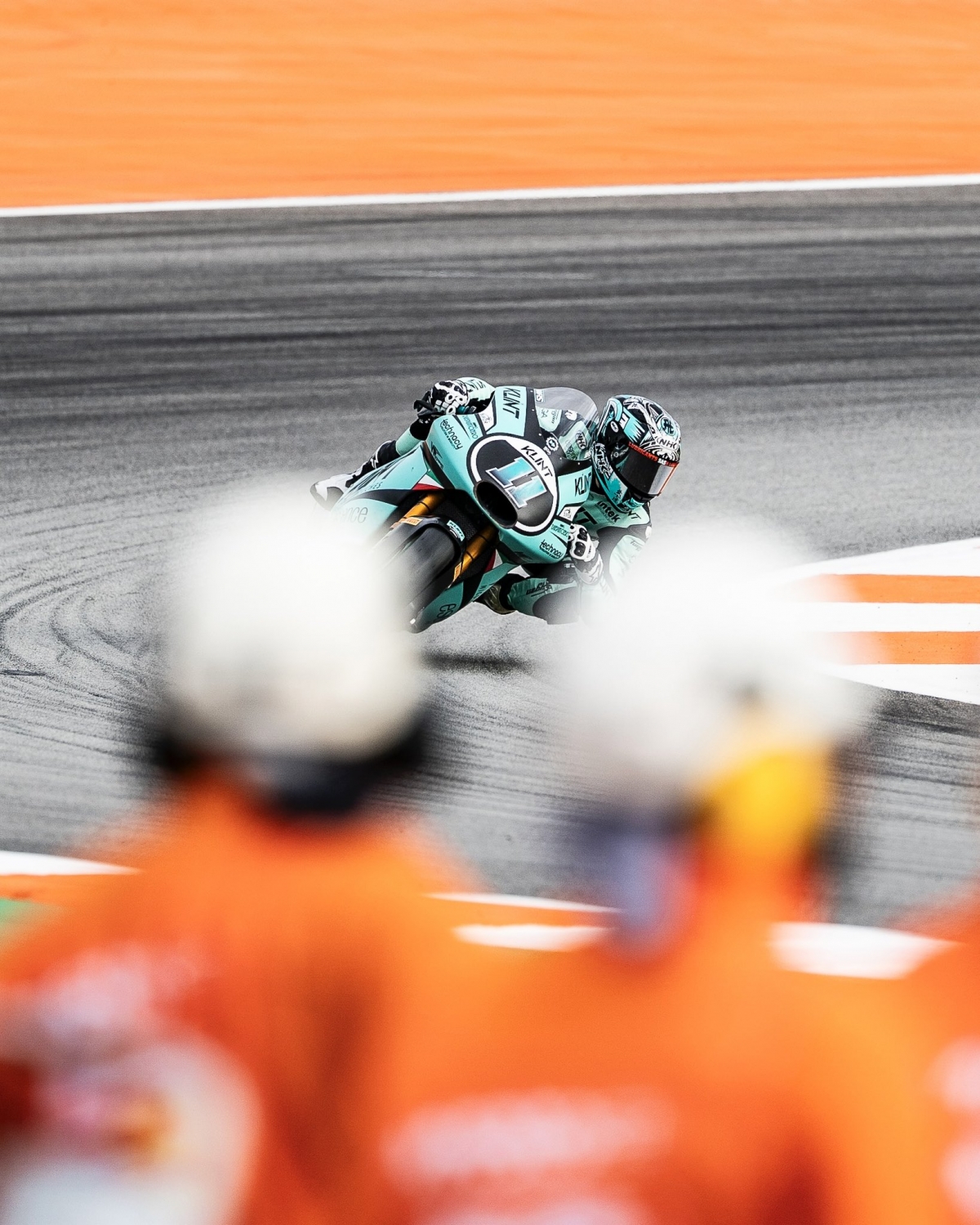 El valenciano Alex Escrig sorprende con el mejor tiempo a todos los favoritos