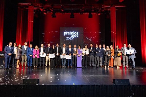 Marcos Gómez, CEO de Yurest, reconocido como Joven Empresario del Año en los Premios AJEV 2025