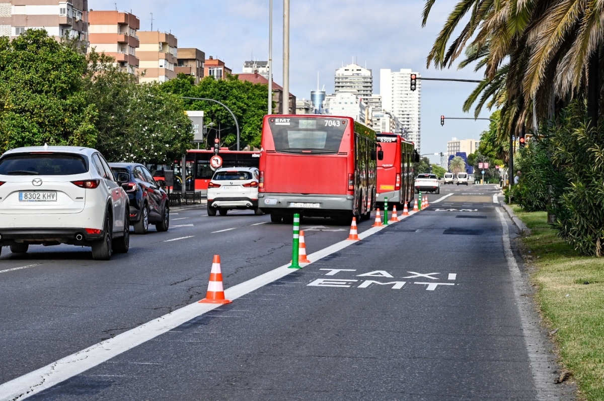 El Ayuntamiento inicia el plan de choque EMT con la señalización de un carril EMT-Taxi en Pío XII