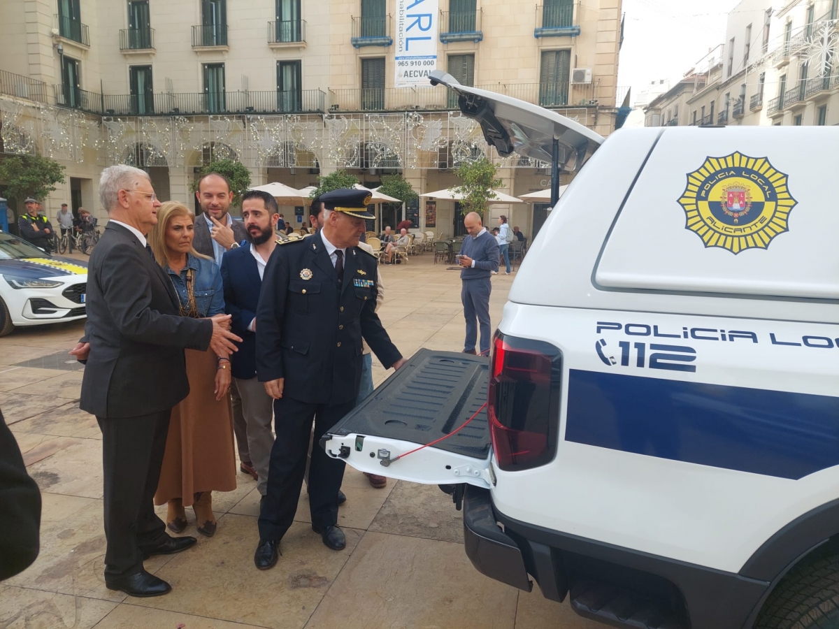 La presentación de los nuevos vehículos de la Policía Local de Alicante. - 