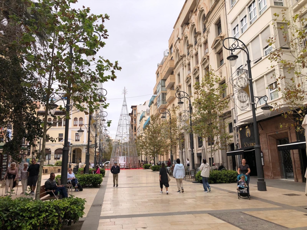 Alicante instalará toldos para mejorar el confort climático en la avenida de la Constitución