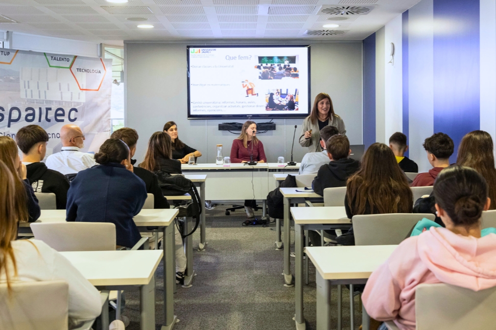 'Ciencia y tecnología en femenino': la UJI promueve las vocaciones científicas entre alumnado de Onda
