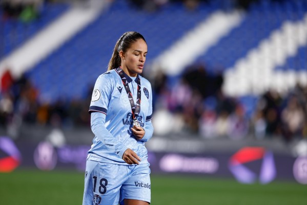 El Levante traspasa a la brasileña Gabi Nunes al Aston Villa
