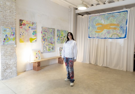 'Un día a la vez': arte para transformar los libros en cuadros