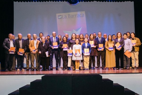 El Grao de Castellón rinde homenaje a la Asociación Cultural La Barraca en su 40º aniversario