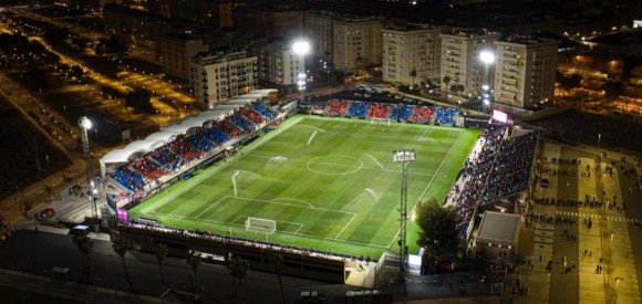  La disputa del CD Eldense-Real Oviedo de la jornada octava en LaLiga Hypermotion se mantiene