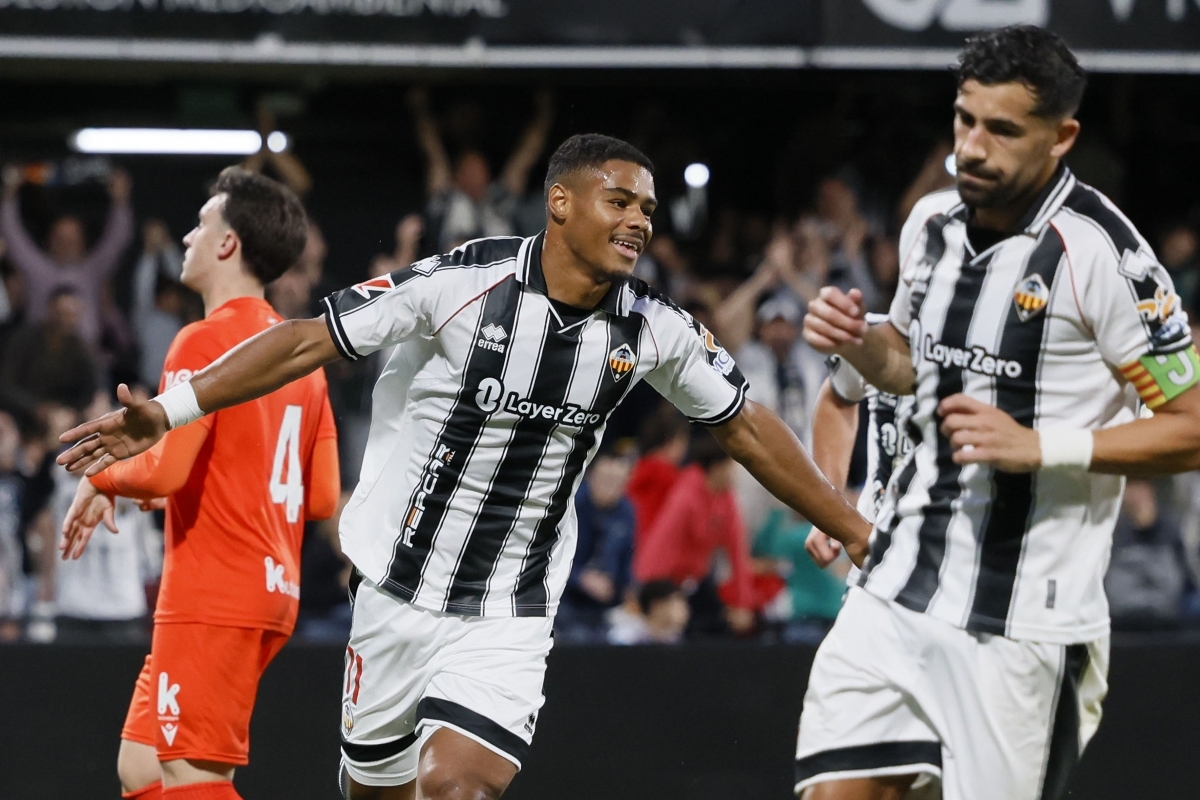 Douglas se reencuentra con el gol 11 meses después