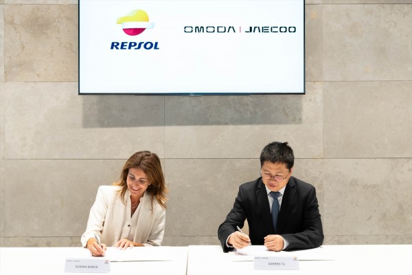 Repsol alcanza un acuerdo con Omoda y Jaecoo para impulsar la descarbonización del automóvil en España
