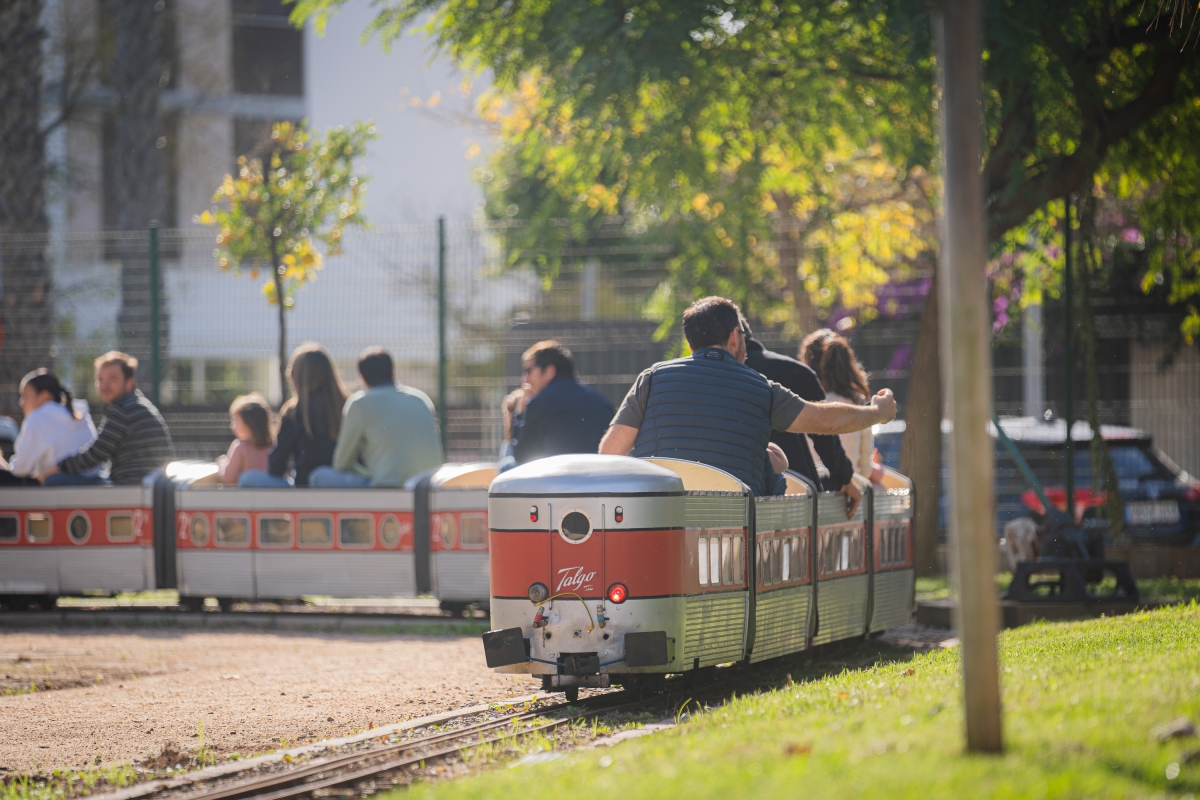 El Parque del Trenet de Benicàssim se afianza como destino escolar y supera los 1.000 alumnos en 2025
