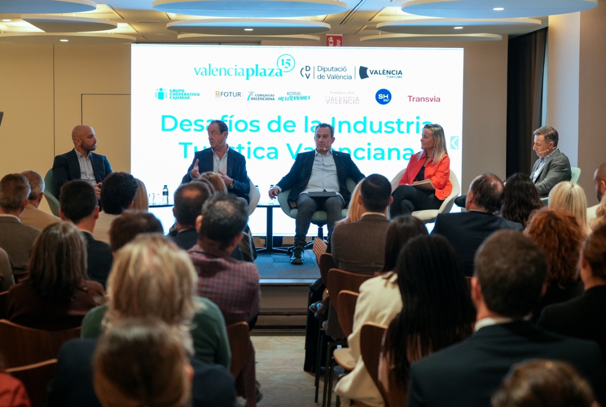 Las imágenes del foro 'Desafíos de la industria turística valenciana'