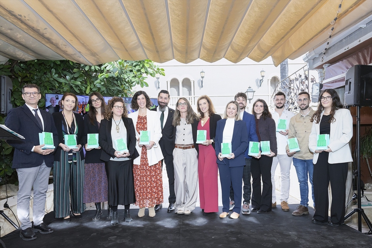 El ICOFCV entrega más de 42.300 euros a las clínicas de fisioterapia más afectadas por la riada