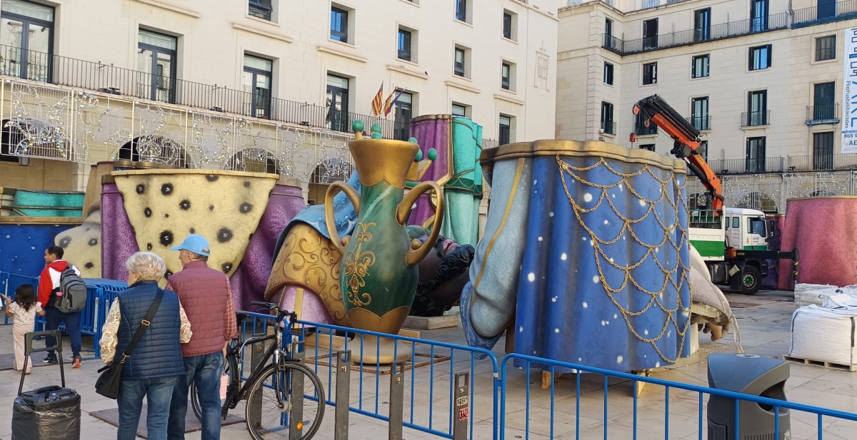 Alicante monta el Belén de récord y prepara el cierre al tráfico de la Plaza del Ayuntamiento