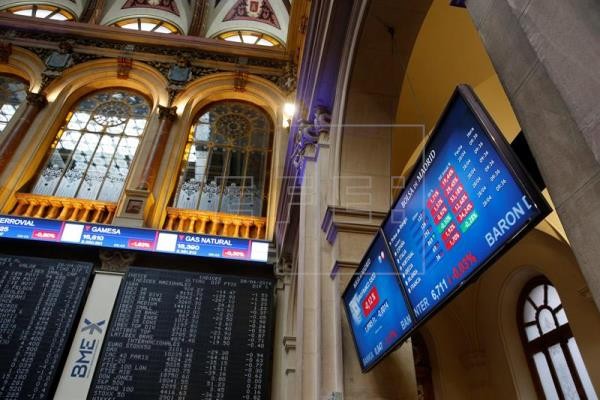 La bolsa coge aire tras el desplome de ayer y el Ibex 35 abre al alza