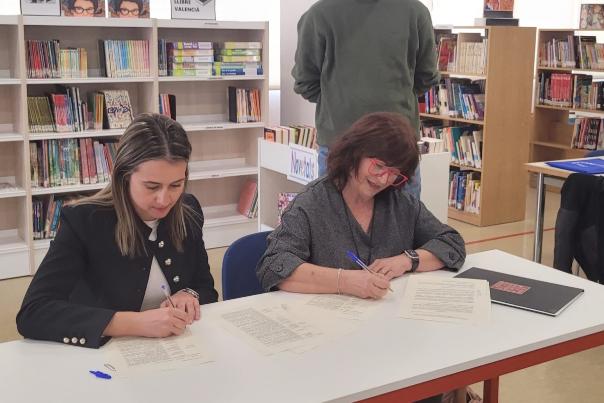 La Vall d'Uixó firma un conveni de col·laboració amb l'AVL amb accions per a promoure l'ús del valencià