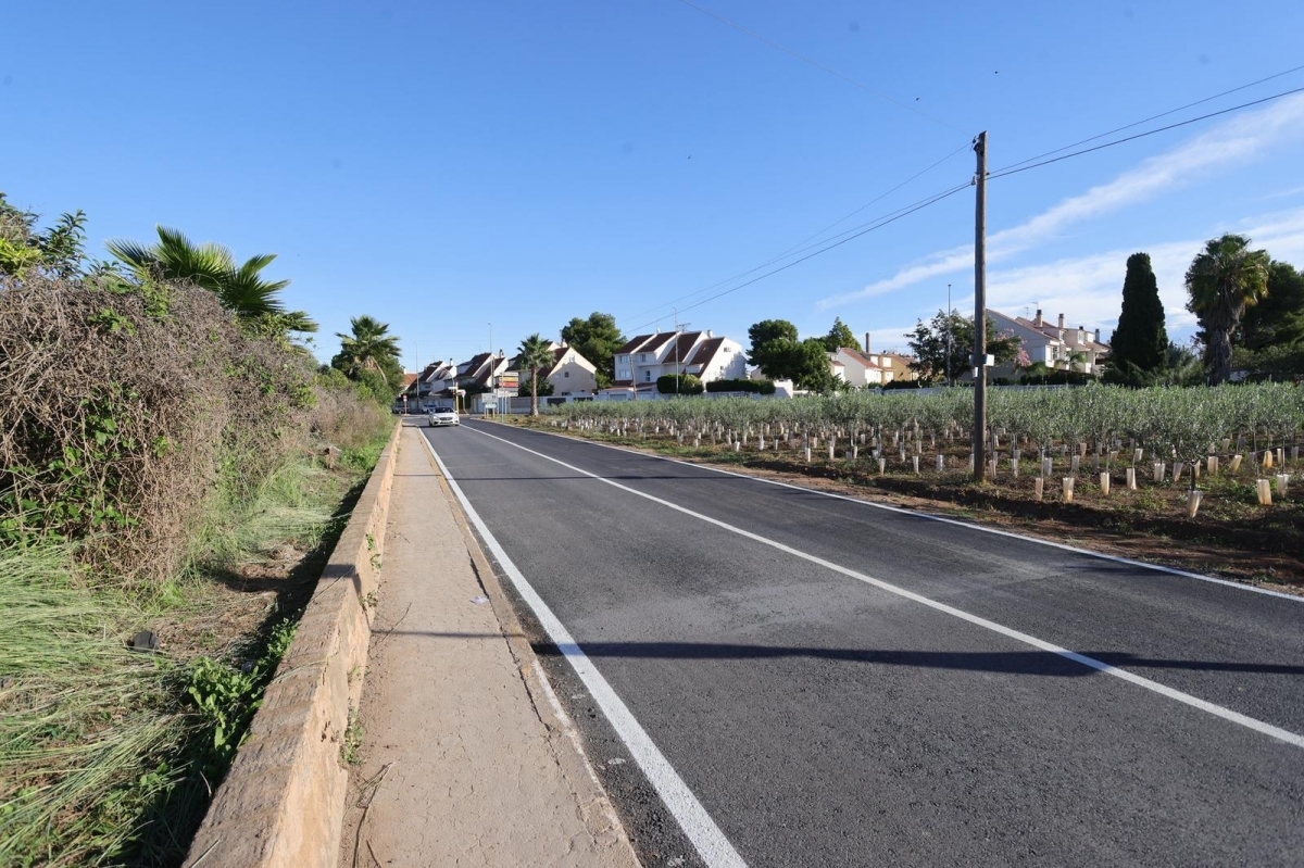 El Camí de Santa Ana, entre Paiporta y Catarroja, rehabilitado tras quedar dañado en la retirada de residuos