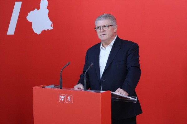 El juez deja al líder del PSOE de Murcia, José Vélez, a un paso del banquillo por presunta prevaricación