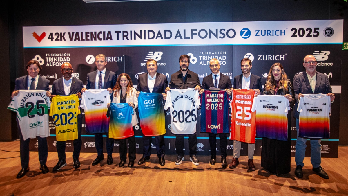El Valencia CF, presente en el acto de hermanamiento del Maratón Valencia 2025