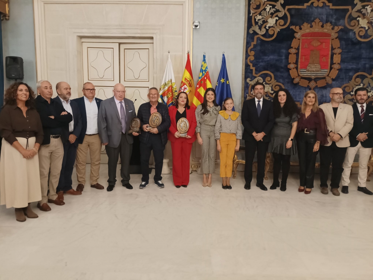 Alicante homenajea a los finalistas de los premios 'Festers d'Alacant'