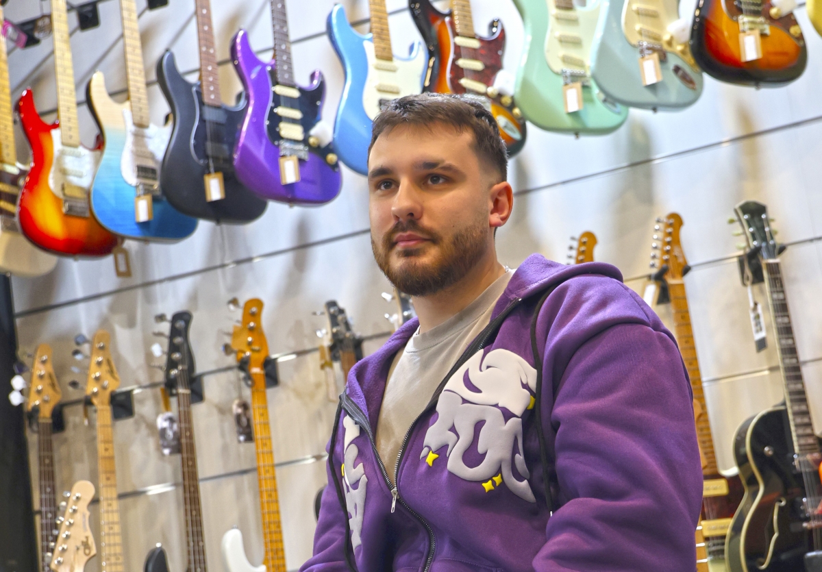 Alberto y Antonio en su tienda en Cartagena - Foto: JAYAM Alberto y Antonio en su tienda en Cartagena