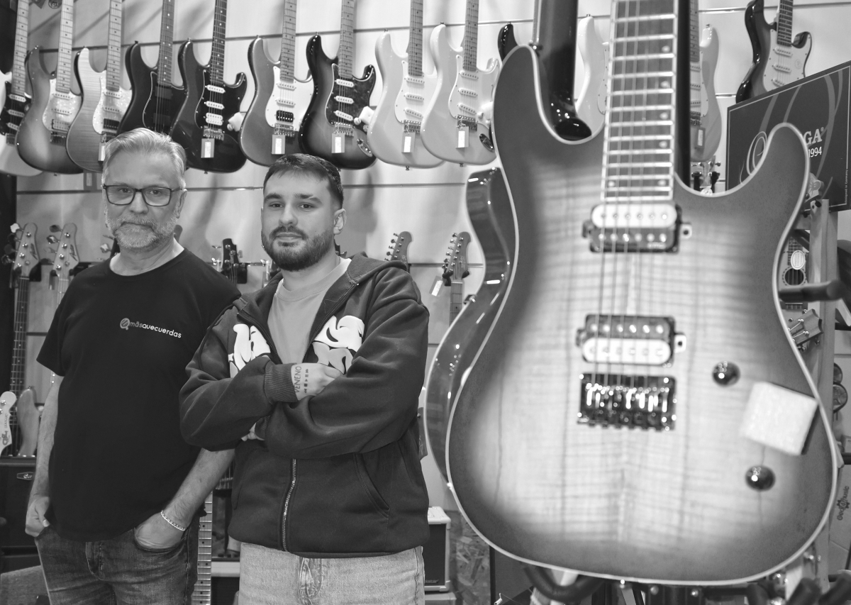 Alberto y Antonio en su tienda en Cartagena - Foto: JAYAM Alberto y Antonio en su tienda en Cartagena