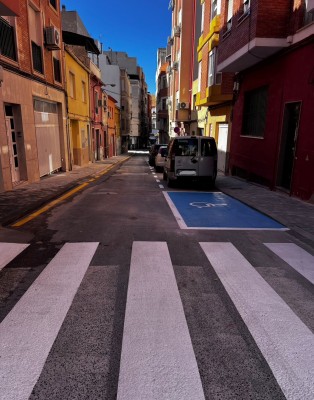 Villena culmina la mejora de la avenida de Elda con aceras más anchas y nuevas dotaciones
