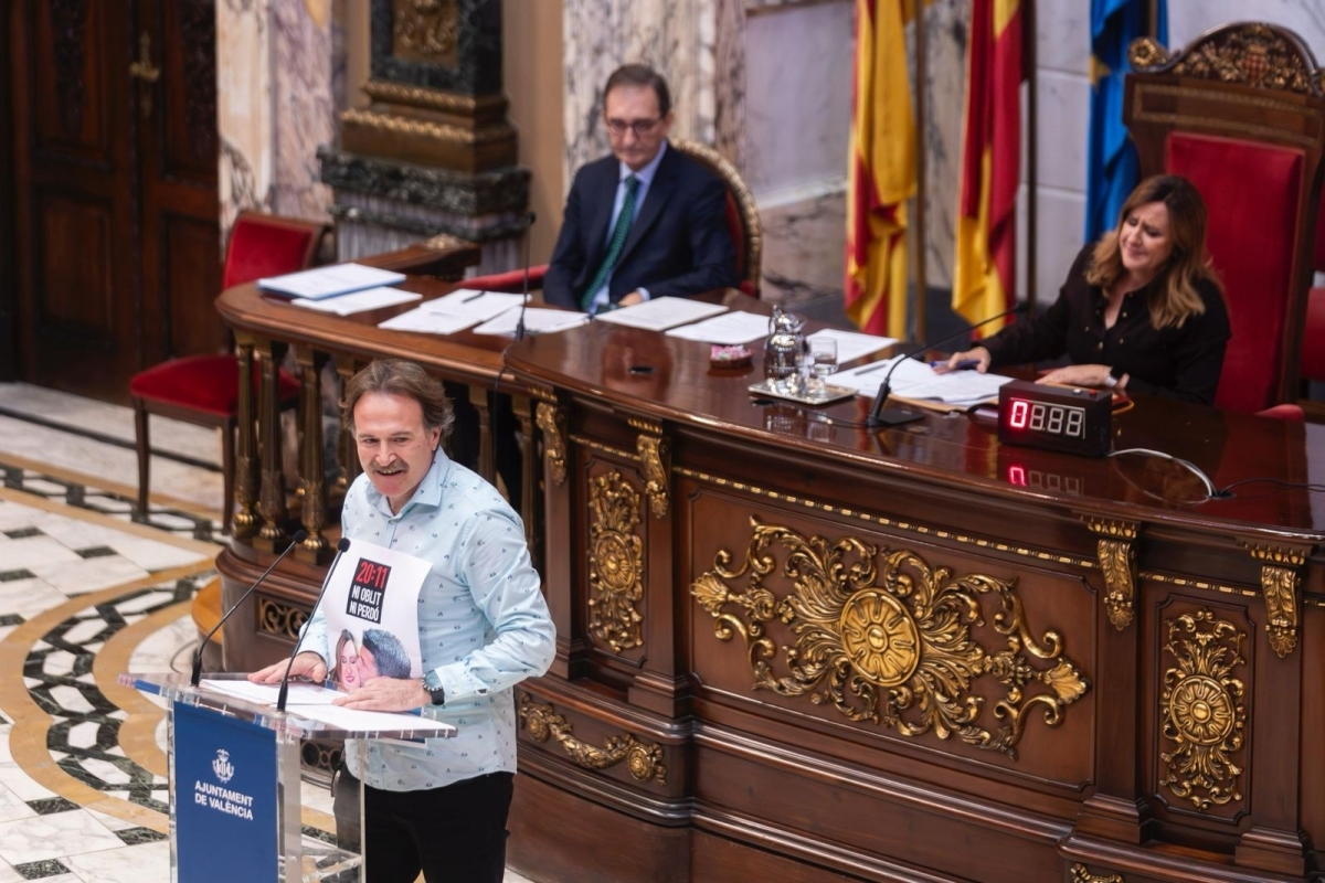 Grezzi y Catalá se vuelven a enzarzar por el cartel sobre la Dana con la foto de la alcaldesa con Mazón