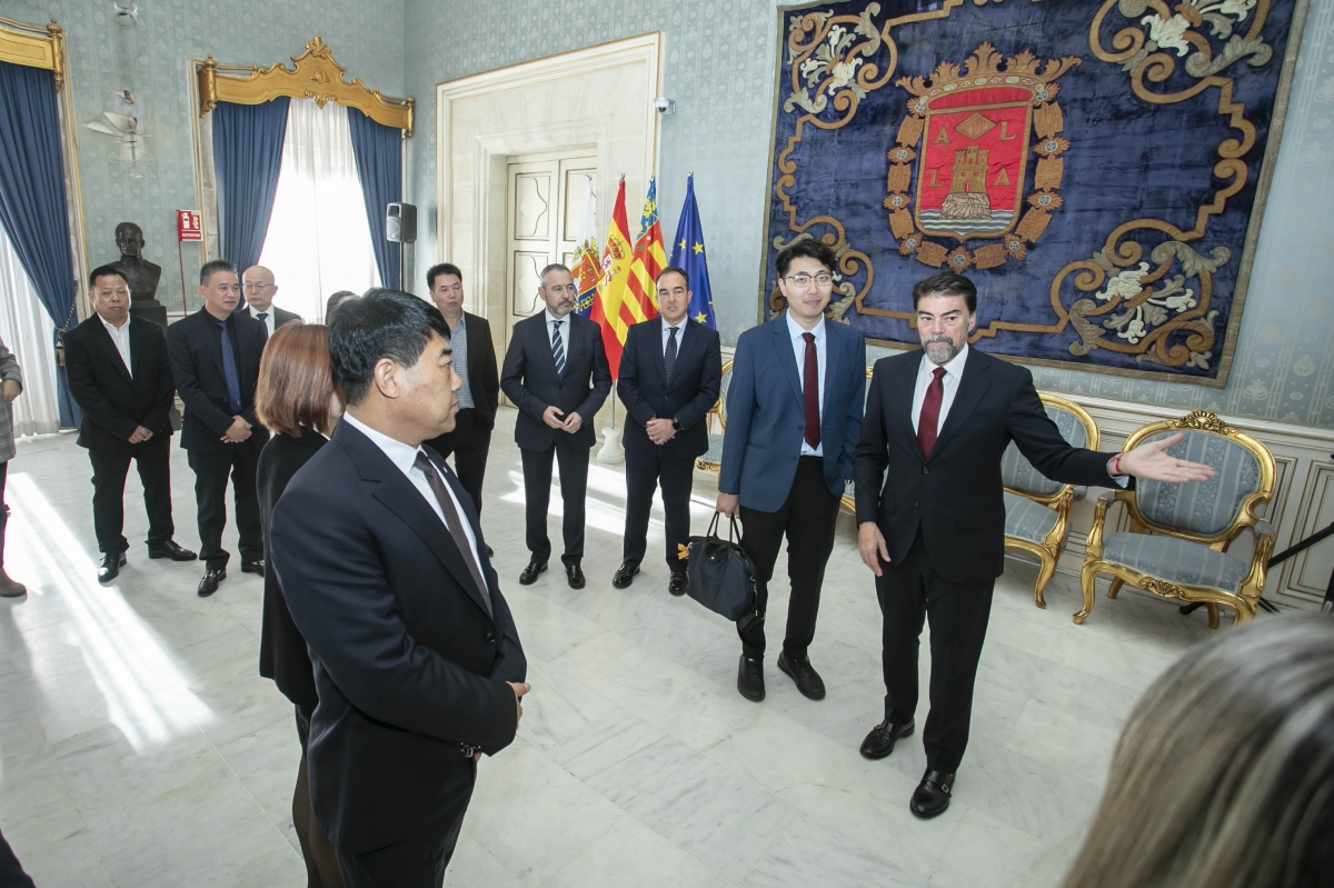 Las opciones de Alicante para captar inversión china: energía, construcción, alimentación y automoción